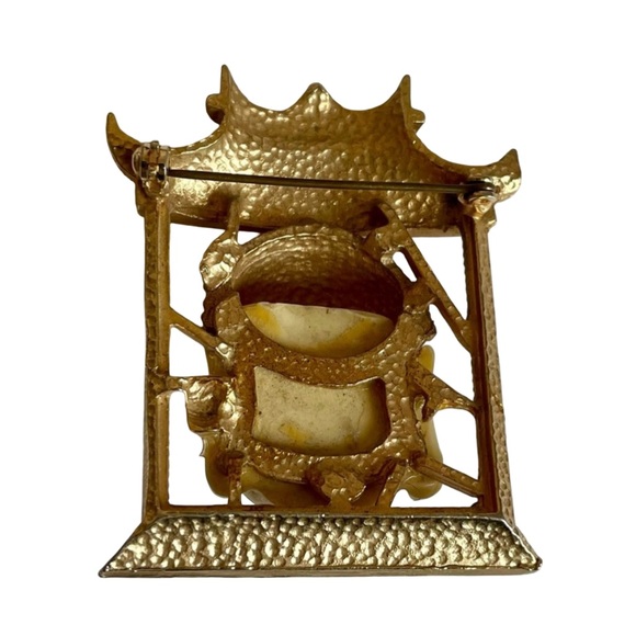 Vintage 1960s Selro Buddha Brooch Framed In Goldtone Pagoda - Picture 4 of 8